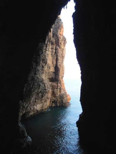 Grotta del Turco: la magia della montagna che sposa il mare...