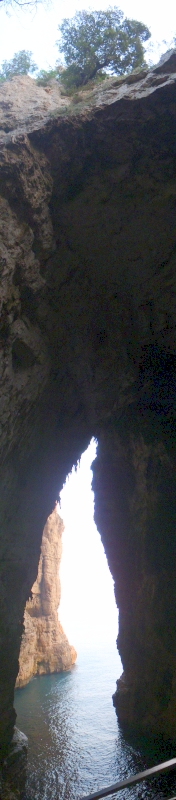 Grotta del Turco: la magia della montagna che sposa il mare...