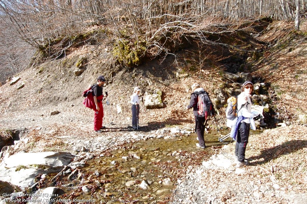 Dal Passo della Scalucchia alle Fonti di Capiola
