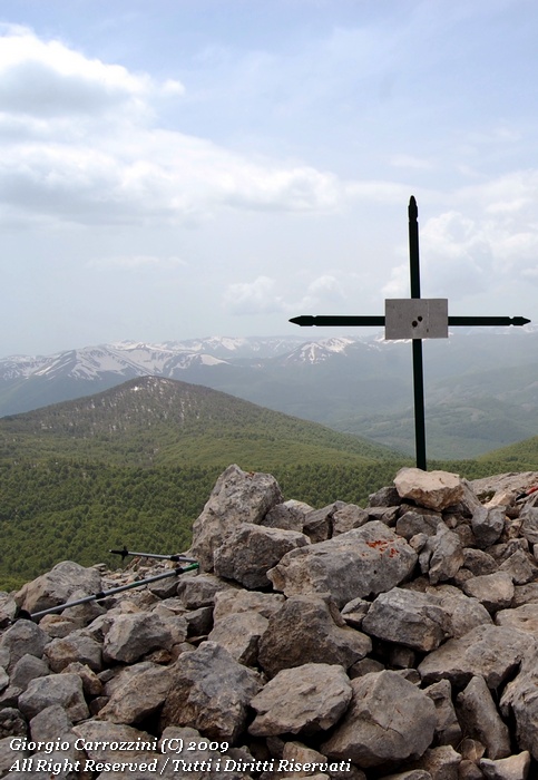 Monte La Terratta (2208 m) e Monte Argatone (2149 m) dal Lago di Scanno