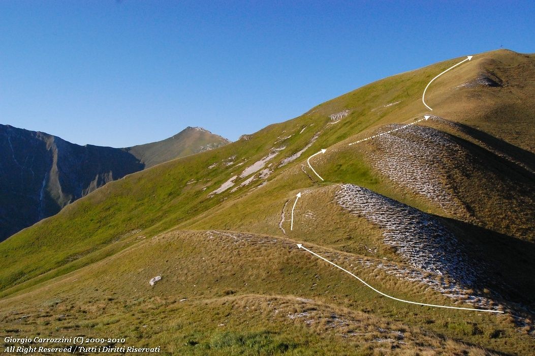 Pizzo Tre Vescovi (2092 m) dal Rifugio del Fargno