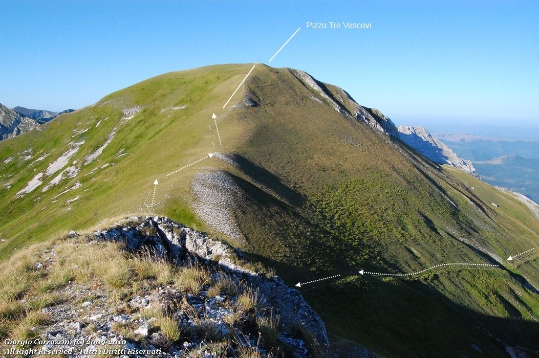 Pizzo Tre Vescovi (2092 m) dal Rifugio del Fargno