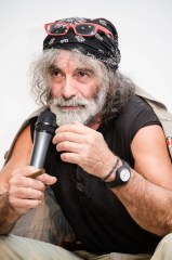 Chi è Mauro Corona?